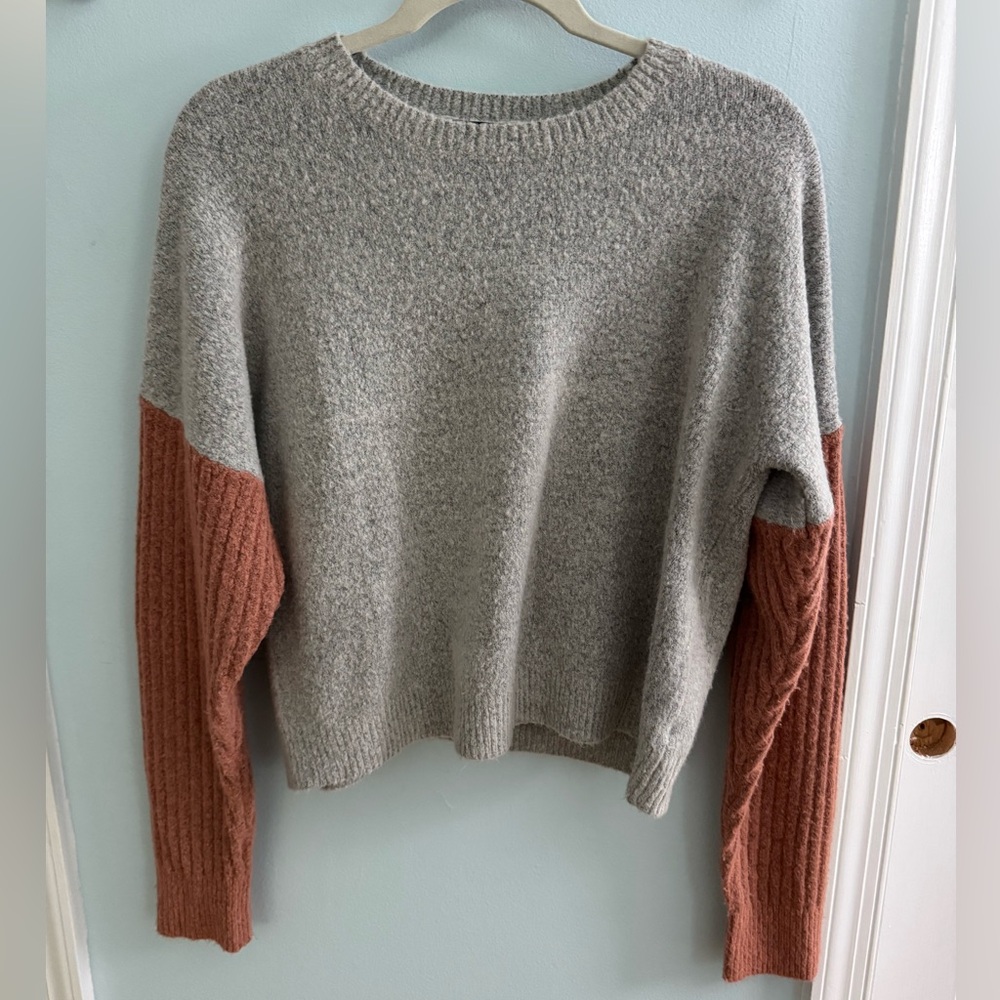 Lulu’s Gray and Pink Sweater